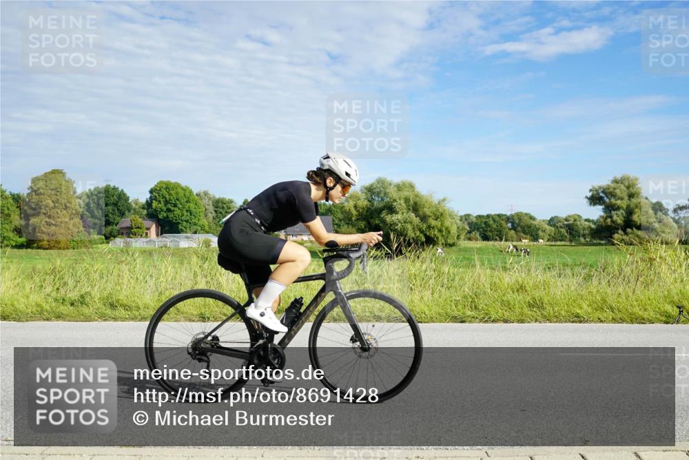 31.08.2025 - Elbe Triathlon Hamburg Michael Burmester http://msf.ph/oto/8691428 31.08.2025 10:01:28 Radfahren 431, 666, 691, 823, 826 meine-sportfotos.de
