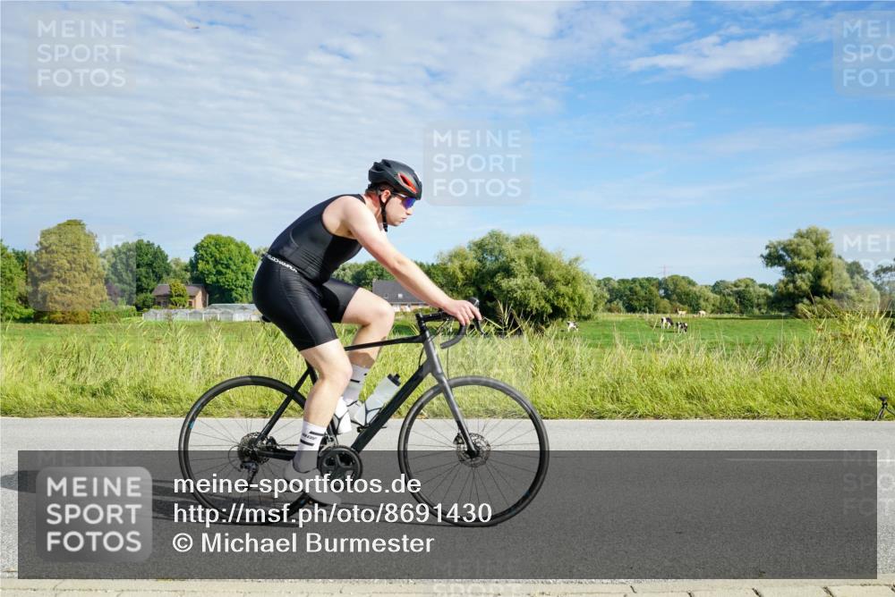 31.08.2025 - Elbe Triathlon Hamburg Michael Burmester http://msf.ph/oto/8691430 31.08.2025 10:01:29 Radfahren 431, 666, 691, 823, 826 meine-sportfotos.de