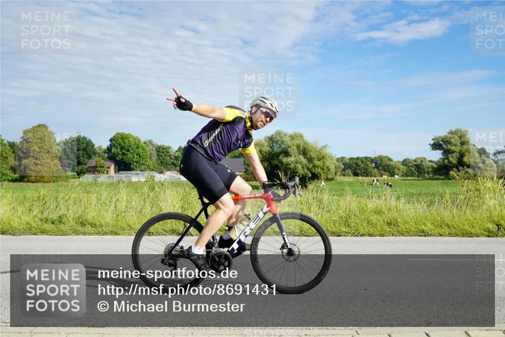 31.08.2025 - Elbe Triathlon Hamburg Michael Burmester http://msf.ph/oto/8691431 31.08.2025 10:01:33 Radfahren 431, 531, 666 meine-sportfotos.de