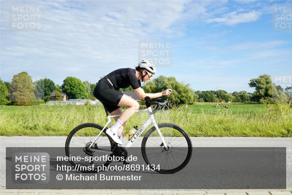 31.08.2025 - Elbe Triathlon Hamburg Michael Burmester http://msf.ph/oto/8691434 31.08.2025 10:01:41 Radfahren 531, 723, 820, 911 meine-sportfotos.de