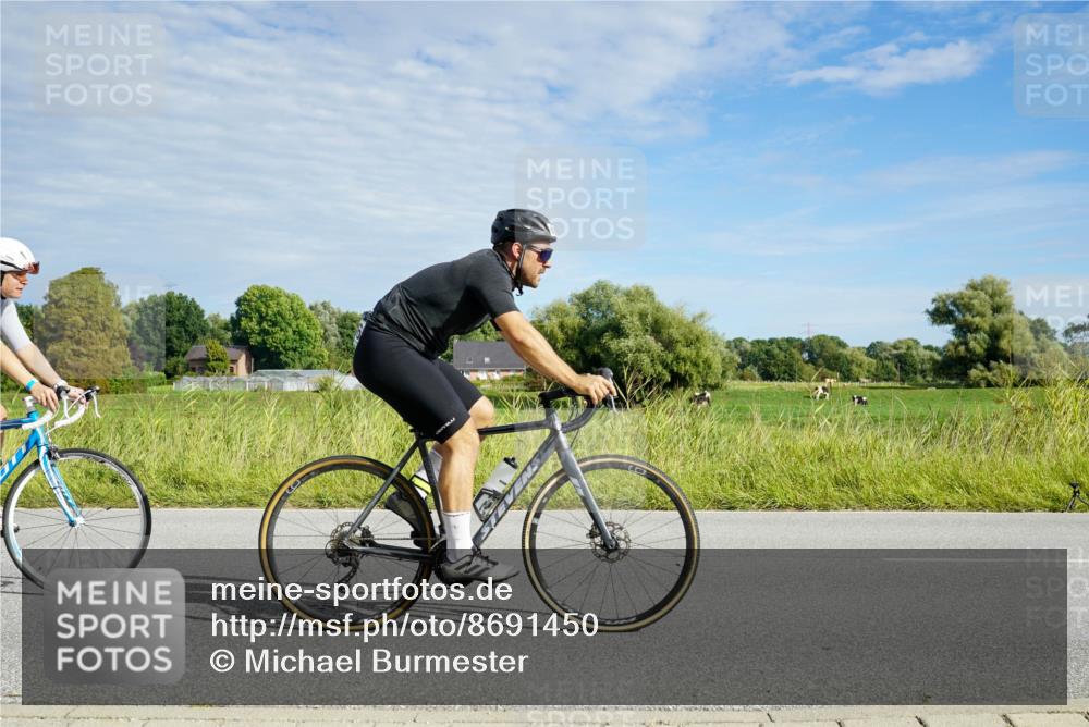 31.08.2025 - Elbe Triathlon Hamburg Michael Burmester http://msf.ph/oto/8691450 31.08.2025 10:02:14 Radfahren 569, 570, 838, 909 meine-sportfotos.de