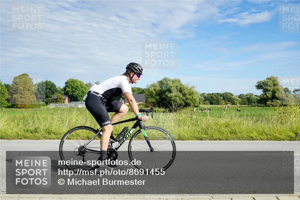 31.08.2025 - Elbe Triathlon Hamburg Michael Burmester http://msf.ph/oto/8691455 31.08.2025 10:02:22 Radfahren 808 meine-sportfotos.de