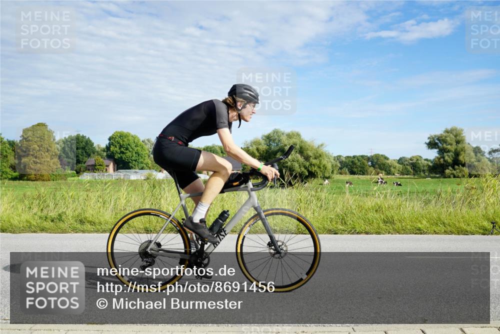 31.08.2025 - Elbe Triathlon Hamburg Michael Burmester http://msf.ph/oto/8691456 31.08.2025 10:02:30 Radfahren 421, 754, 930 meine-sportfotos.de