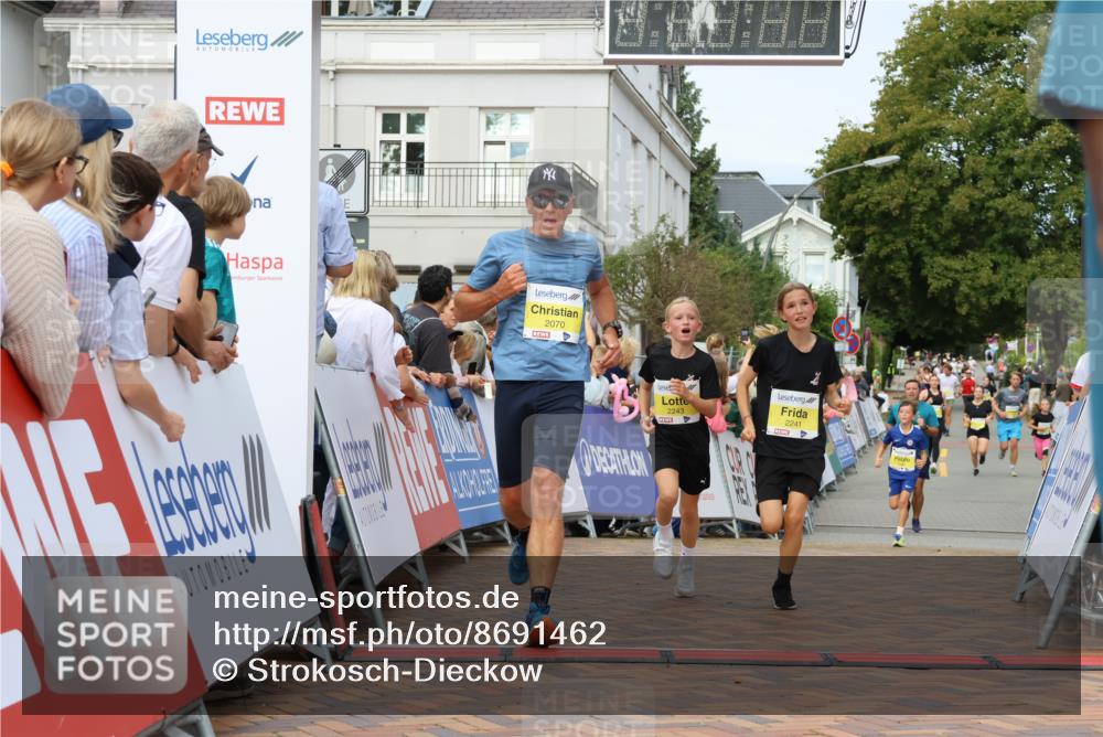 31.08.2025 - 21. Blankeneser Heldenlauf Strokosch-Dieckow http://msf.ph/oto/8691462 31.08.2025 10:25:54 Ziel 2342, 2472, 2070, 2241, 2243 meine-sportfotos.de