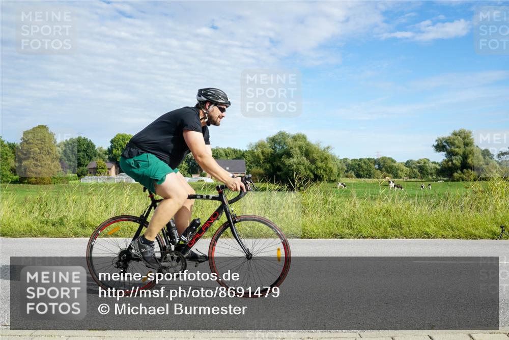 31.08.2025 - Elbe Triathlon Hamburg Michael Burmester http://msf.ph/oto/8691479 31.08.2025 10:03:05 Radfahren 495, 515, 588, 618, 696, 777, 828, 834, 850 meine-sportfotos.de