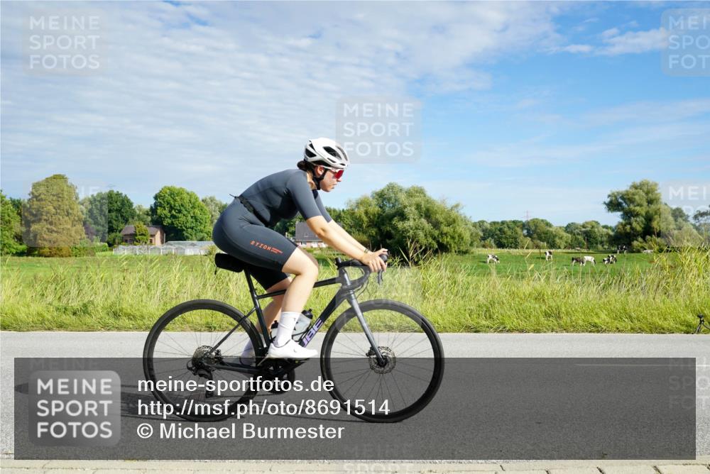 31.08.2025 - Elbe Triathlon Hamburg Michael Burmester http://msf.ph/oto/8691514 31.08.2025 10:03:56 Radfahren 422, 528, 533, 577, 781, 856 meine-sportfotos.de