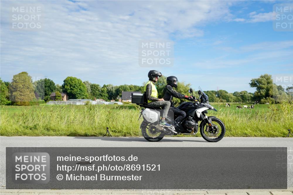 31.08.2025 - Elbe Triathlon Hamburg Michael Burmester http://msf.ph/oto/8691521 31.08.2025 10:04:02 Radfahren 422, 528, 856 meine-sportfotos.de