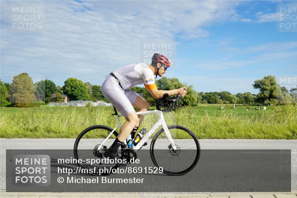 31.08.2025 - Elbe Triathlon Hamburg Michael Burmester http://msf.ph/oto/8691529 31.08.2025 10:04:24 Radfahren 537, 790, 902, 918 meine-sportfotos.de