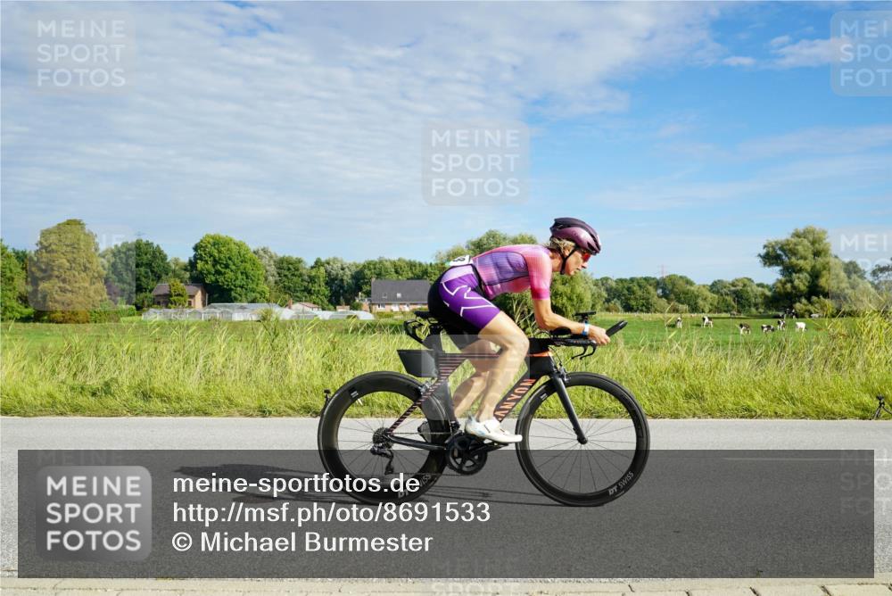 31.08.2025 - Elbe Triathlon Hamburg Michael Burmester http://msf.ph/oto/8691533 31.08.2025 10:04:28 Radfahren 597, 790, 880, 902, 918 meine-sportfotos.de