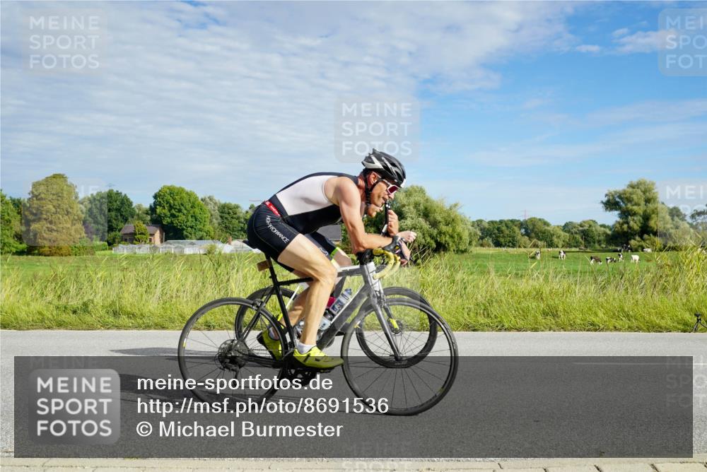 31.08.2025 - Elbe Triathlon Hamburg Michael Burmester http://msf.ph/oto/8691536 31.08.2025 10:04:35 Radfahren 400, 597, 726, 880, 920, 931 meine-sportfotos.de