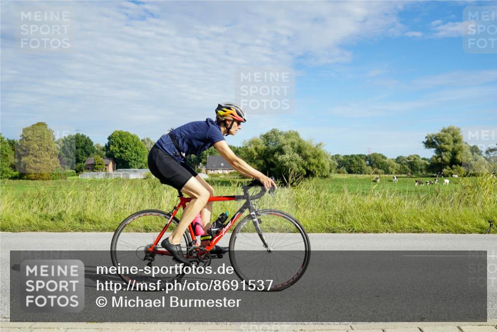 31.08.2025 - Elbe Triathlon Hamburg Michael Burmester http://msf.ph/oto/8691537 31.08.2025 10:04:36 Radfahren 400, 597, 726, 880, 920, 931 meine-sportfotos.de