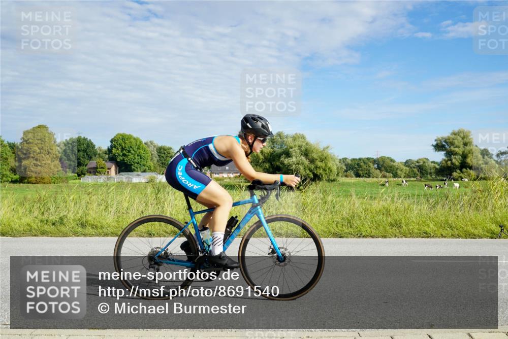 31.08.2025 - Elbe Triathlon Hamburg Michael Burmester http://msf.ph/oto/8691540 31.08.2025 10:04:37 Radfahren 400, 597, 726, 880, 920, 931 meine-sportfotos.de