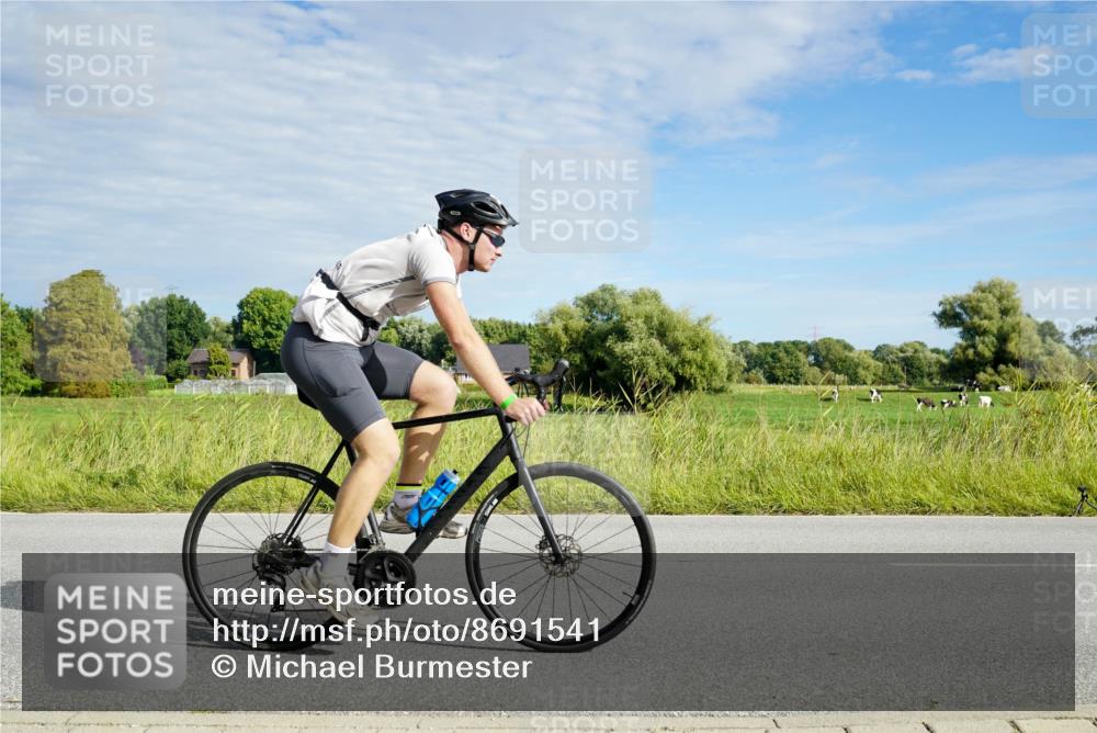 31.08.2025 - Elbe Triathlon Hamburg Michael Burmester http://msf.ph/oto/8691541 31.08.2025 10:04:39 Radfahren 400, 726, 920, 931 meine-sportfotos.de