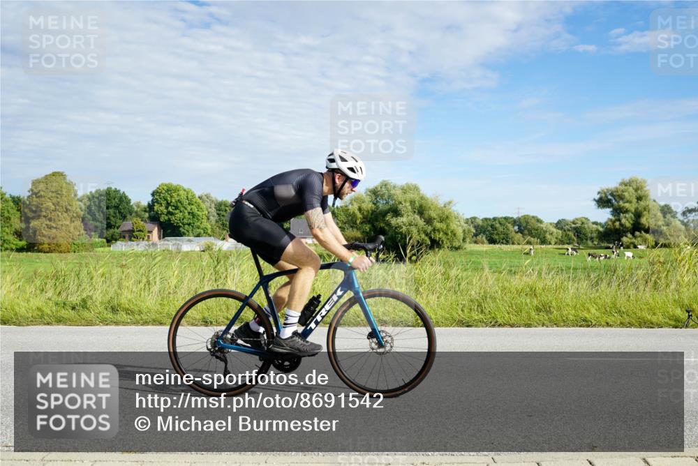 31.08.2025 - Elbe Triathlon Hamburg Michael Burmester http://msf.ph/oto/8691542 31.08.2025 10:04:49 Radfahren 416, 735 meine-sportfotos.de