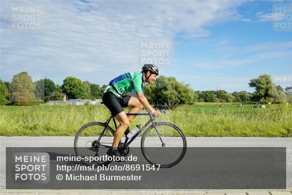 31.08.2025 - Elbe Triathlon Hamburg Michael Burmester http://msf.ph/oto/8691547 31.08.2025 10:04:58 Radfahren 690, 792 meine-sportfotos.de