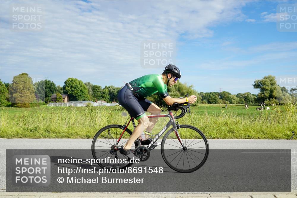 31.08.2025 - Elbe Triathlon Hamburg Michael Burmester http://msf.ph/oto/8691548 31.08.2025 10:05:00 Radfahren 413, 690, 792 meine-sportfotos.de