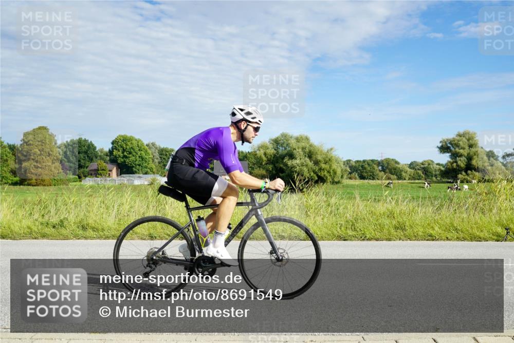 31.08.2025 - Elbe Triathlon Hamburg Michael Burmester http://msf.ph/oto/8691549 31.08.2025 10:05:06 Radfahren 413, 654, 822, 844, 892 meine-sportfotos.de