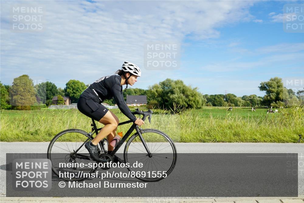 31.08.2025 - Elbe Triathlon Hamburg Michael Burmester http://msf.ph/oto/8691555 31.08.2025 10:05:11 Radfahren 399, 410, 654, 822, 844, 892 meine-sportfotos.de