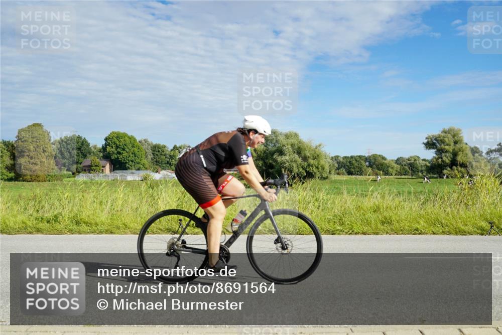 31.08.2025 - Elbe Triathlon Hamburg Michael Burmester http://msf.ph/oto/8691564 31.08.2025 10:06:03 Radfahren 762, 766, 854, 907 meine-sportfotos.de