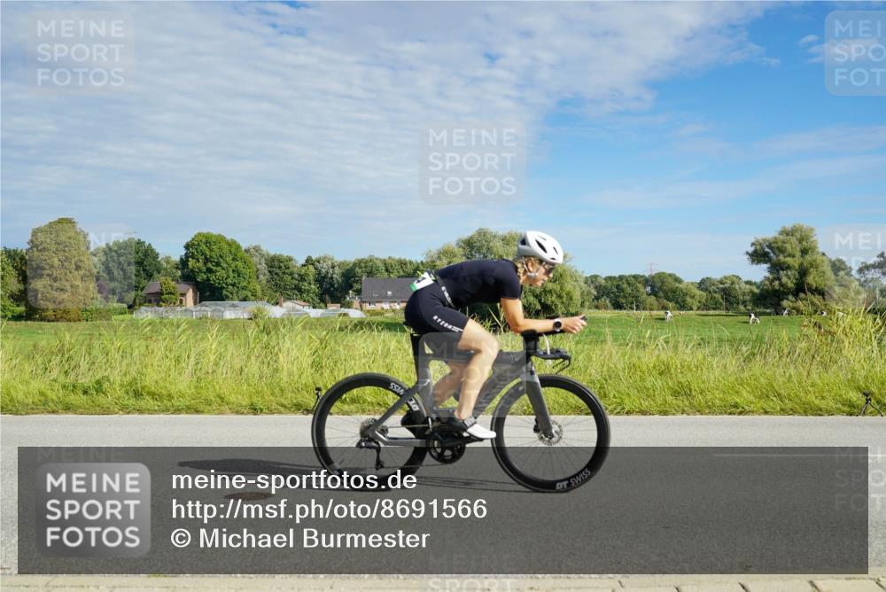 31.08.2025 - Elbe Triathlon Hamburg Michael Burmester http://msf.ph/oto/8691566 31.08.2025 10:06:09 Radfahren 493, 557, 689, 824, 854 meine-sportfotos.de