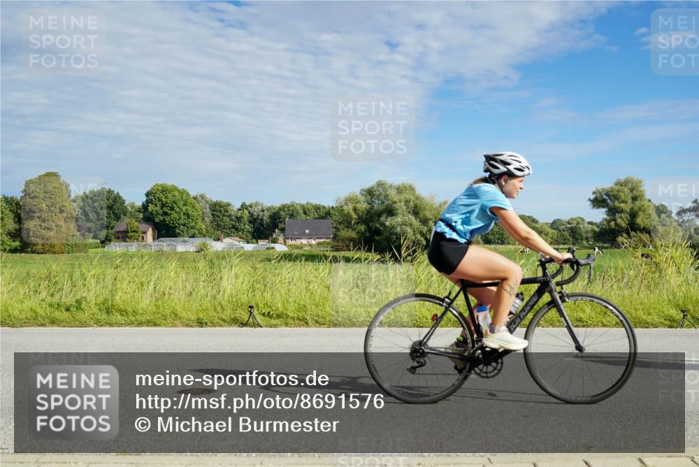 31.08.2025 - Elbe Triathlon Hamburg Michael Burmester http://msf.ph/oto/8691576 31.08.2025 10:06:21 Radfahren 322, 504, 611, 730, 744, 782, 899 meine-sportfotos.de