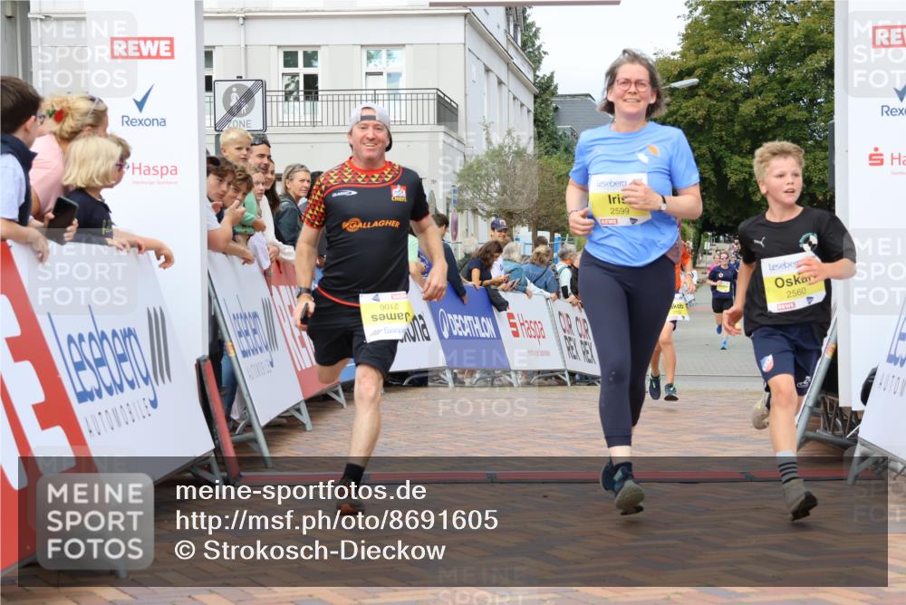 31.08.2025 - 21. Blankeneser Heldenlauf Strokosch-Dieckow http://msf.ph/oto/8691605 31.08.2025 10:30:37 Ziel 2560, 2106, 2599, 2102 meine-sportfotos.de