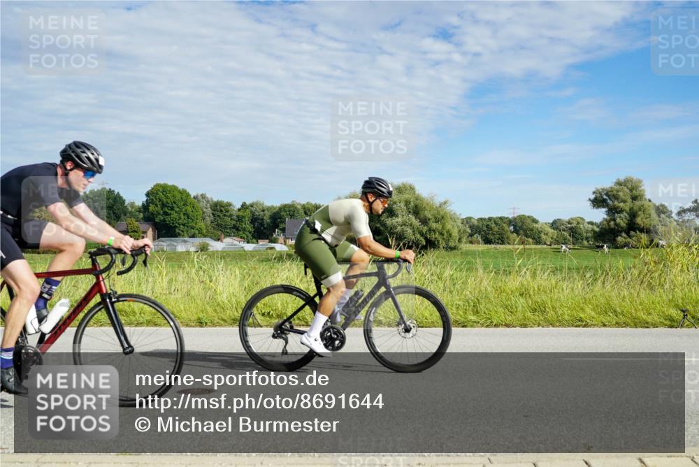 31.08.2025 - Elbe Triathlon Hamburg Michael Burmester http://msf.ph/oto/8691644 31.08.2025 10:08:49 Radfahren 446, 481, 525, 574, 639, 698, 725, 801 meine-sportfotos.de