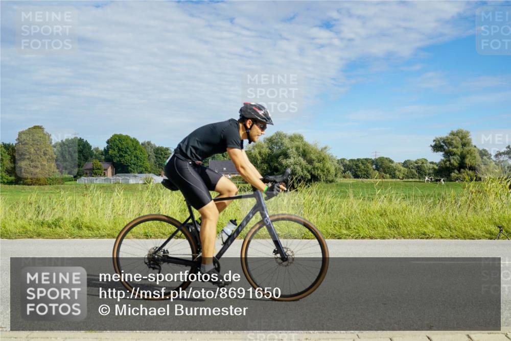 31.08.2025 - Elbe Triathlon Hamburg Michael Burmester http://msf.ph/oto/8691650 31.08.2025 10:08:58 Radfahren 405, 677 meine-sportfotos.de