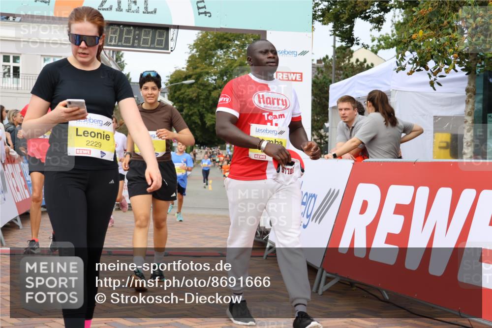 31.08.2025 - 21. Blankeneser Heldenlauf Strokosch-Dieckow http://msf.ph/oto/8691666 31.08.2025 10:30:25 Ziel 2616, 2229, 2730, 2682, 2588, 2731, 2503, 2502, 2712 meine-sportfotos.de