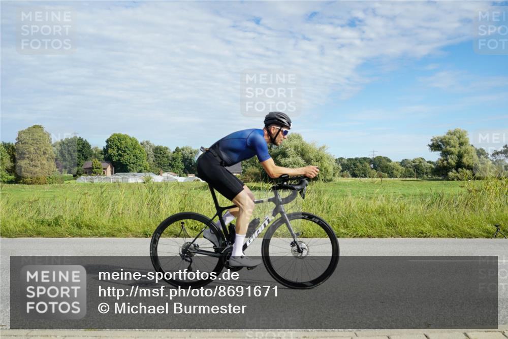 31.08.2025 - Elbe Triathlon Hamburg Michael Burmester http://msf.ph/oto/8691671 31.08.2025 10:10:21 Radfahren 590, 652, 680, 716, 809, 910 meine-sportfotos.de