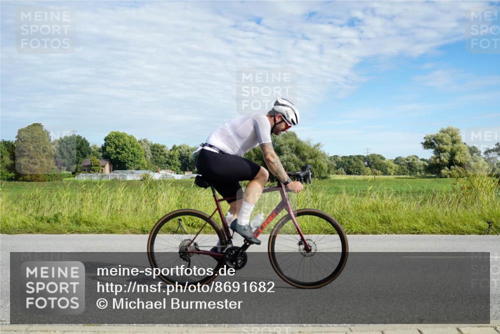 31.08.2025 - Elbe Triathlon Hamburg Michael Burmester http://msf.ph/oto/8691682 31.08.2025 10:10:37 Radfahren 497, 558, 678, 829, 929 meine-sportfotos.de