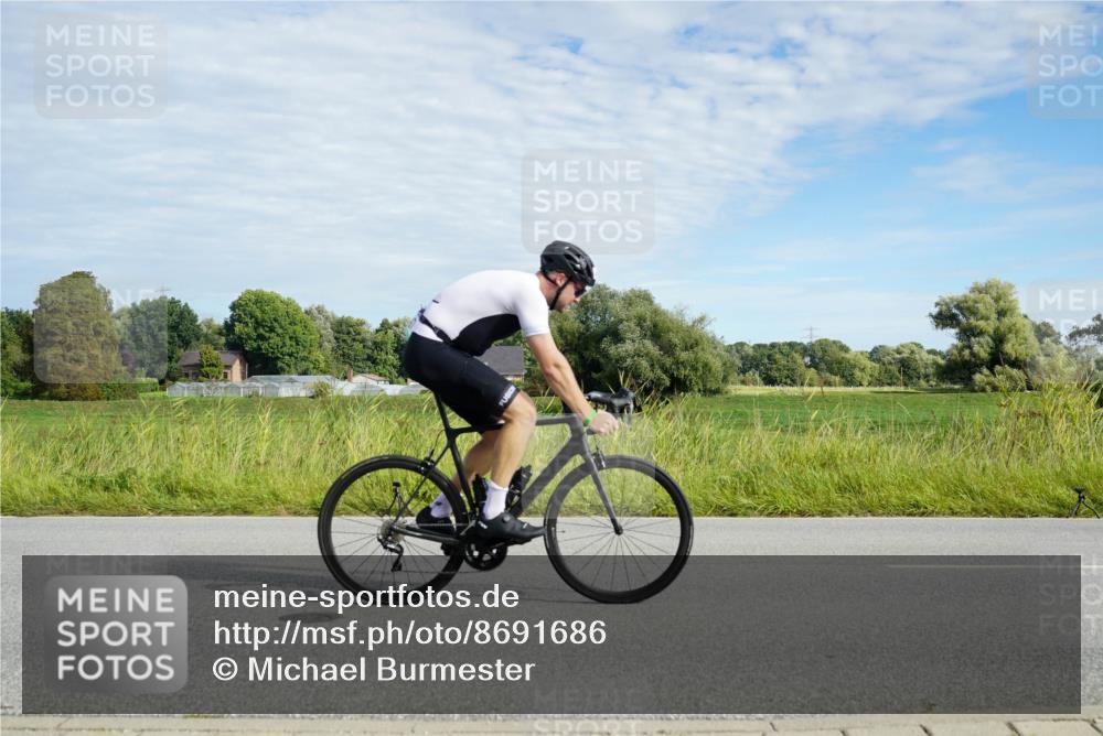 31.08.2025 - Elbe Triathlon Hamburg Michael Burmester http://msf.ph/oto/8691686 31.08.2025 10:10:43 Radfahren 497, 653, 893, 929 meine-sportfotos.de