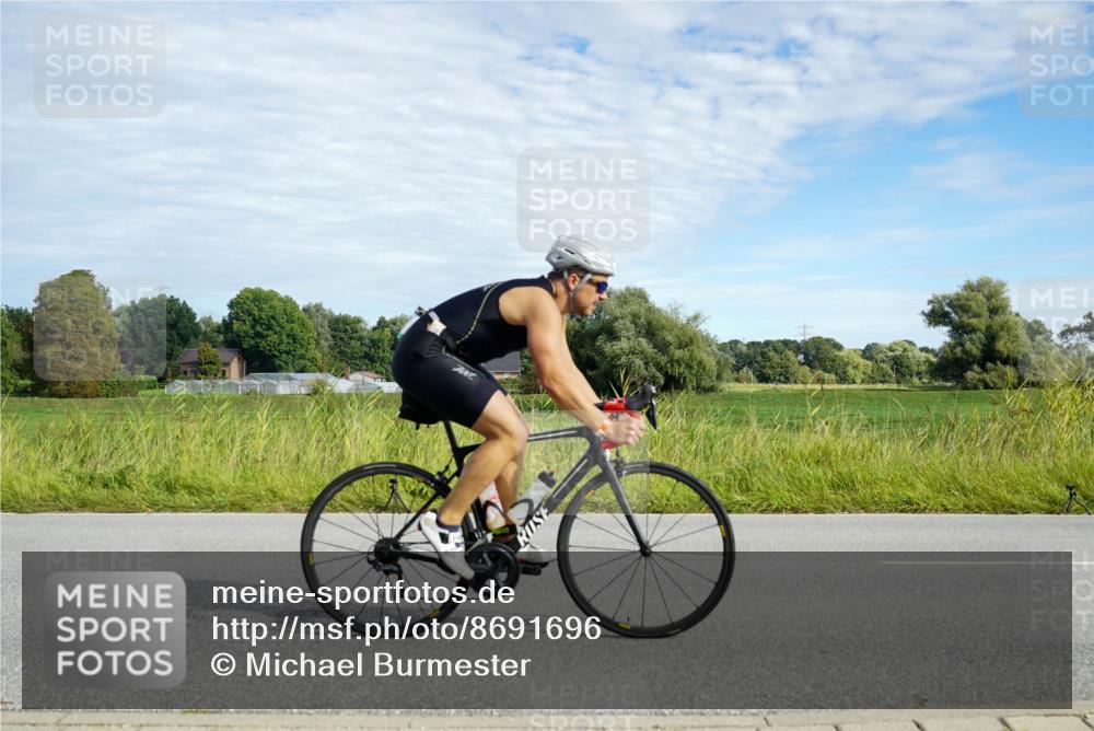 31.08.2025 - Elbe Triathlon Hamburg Michael Burmester http://msf.ph/oto/8691696 31.08.2025 10:10:59 Radfahren 418, 627, 692 meine-sportfotos.de