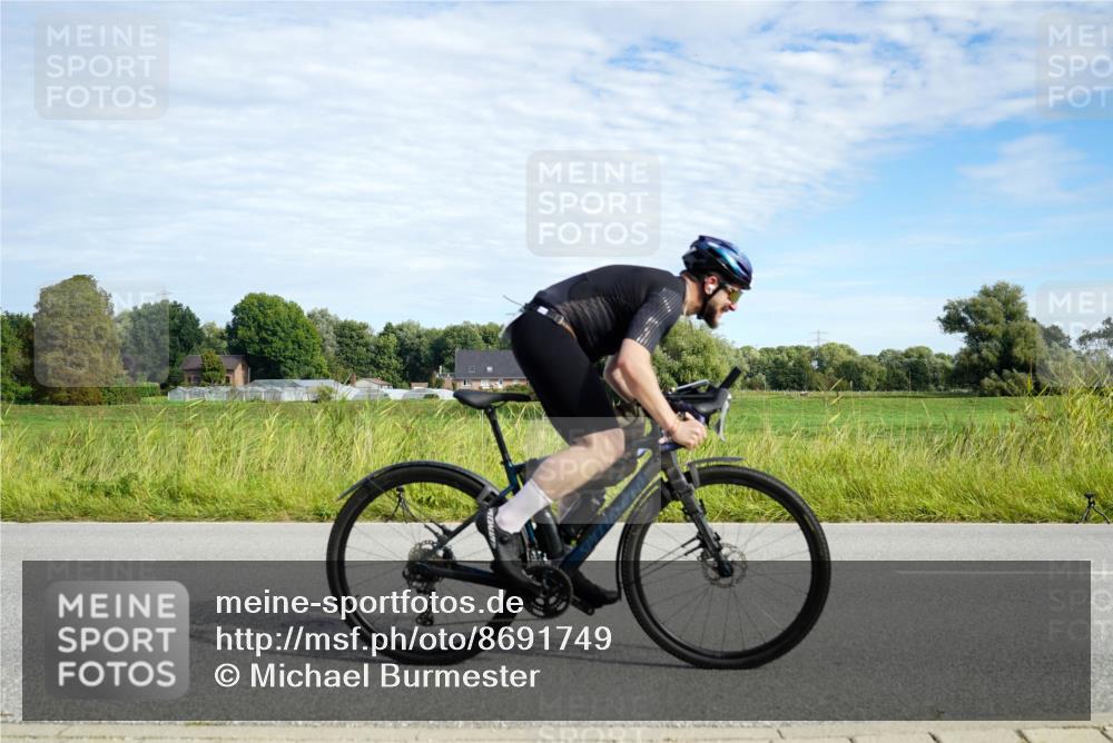 31.08.2025 - Elbe Triathlon Hamburg Michael Burmester http://msf.ph/oto/8691749 31.08.2025 10:13:01 Radfahren 486, 500, 711, 779 meine-sportfotos.de