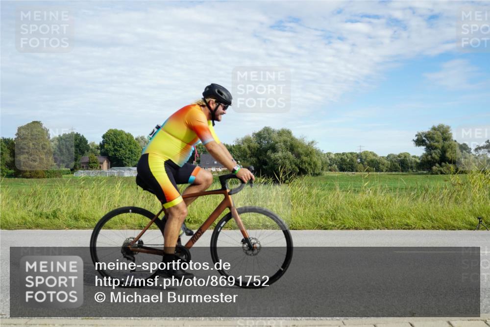 31.08.2025 - Elbe Triathlon Hamburg Michael Burmester http://msf.ph/oto/8691752 31.08.2025 10:13:07 Radfahren 500, 711, 719, 770, 884 meine-sportfotos.de