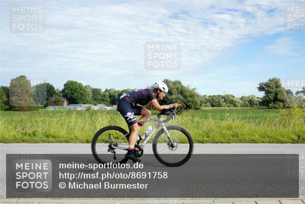 31.08.2025 - Elbe Triathlon Hamburg Michael Burmester http://msf.ph/oto/8691758 31.08.2025 10:13:15 Radfahren 417, 546, 719, 770, 833, 866, 913 meine-sportfotos.de