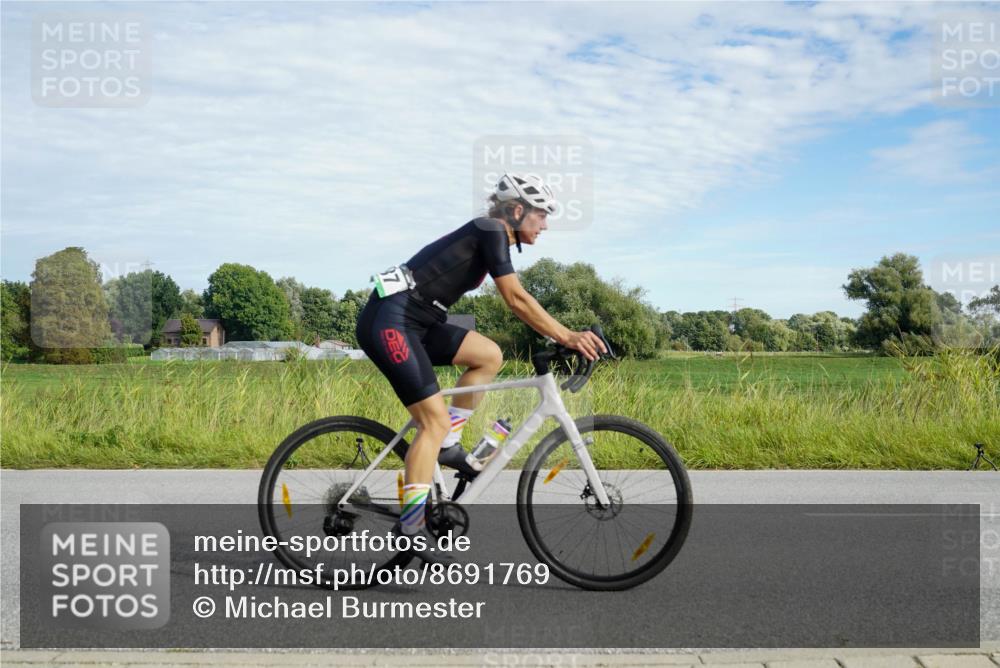 31.08.2025 - Elbe Triathlon Hamburg Michael Burmester http://msf.ph/oto/8691769 31.08.2025 10:13:34 Radfahren 432, 774, 837, 887, 916 meine-sportfotos.de