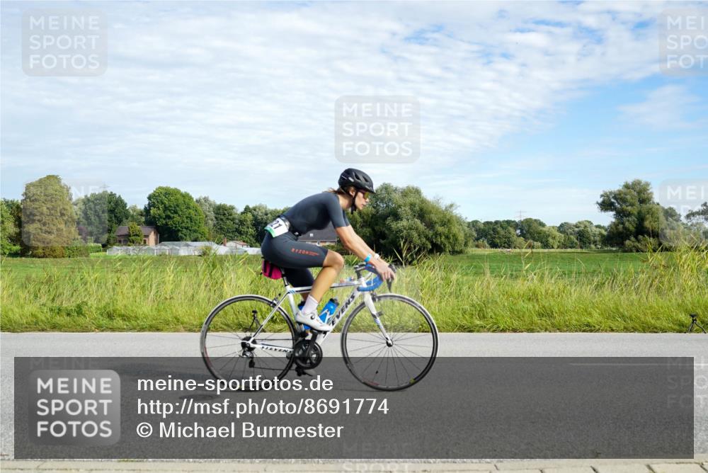 31.08.2025 - Elbe Triathlon Hamburg Michael Burmester http://msf.ph/oto/8691774 31.08.2025 10:13:42 Radfahren 821, 916, 925 meine-sportfotos.de