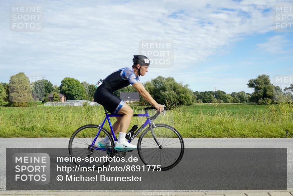 31.08.2025 - Elbe Triathlon Hamburg Michael Burmester http://msf.ph/oto/8691775 31.08.2025 10:13:46 Radfahren 821, 886, 925 meine-sportfotos.de