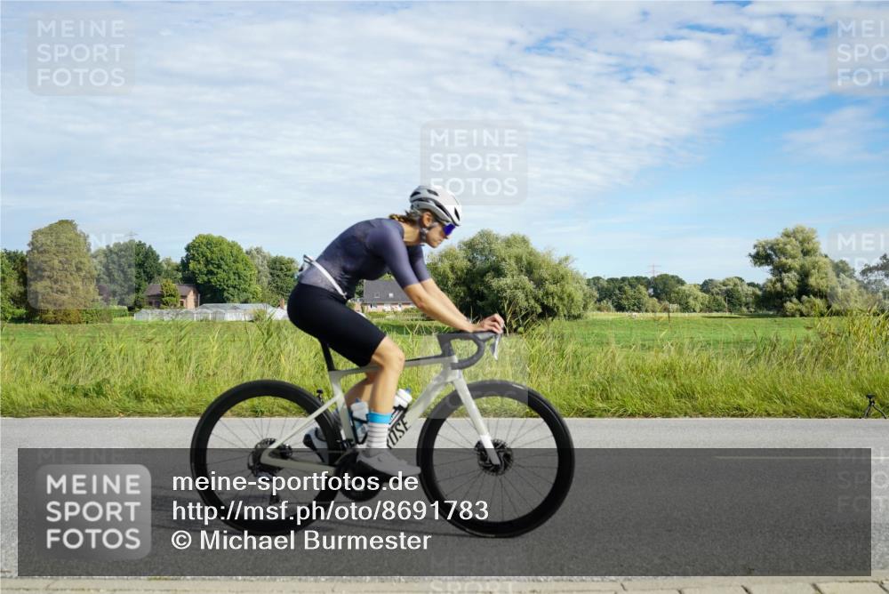 31.08.2025 - Elbe Triathlon Hamburg Michael Burmester http://msf.ph/oto/8691783 31.08.2025 10:14:13 Radfahren 759, 773, 881, 888 meine-sportfotos.de