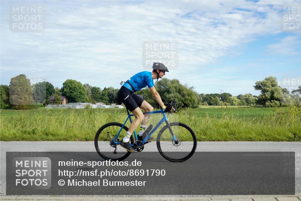 31.08.2025 - Elbe Triathlon Hamburg Michael Burmester http://msf.ph/oto/8691790 31.08.2025 10:14:34 Radfahren 404, 667, 845 meine-sportfotos.de