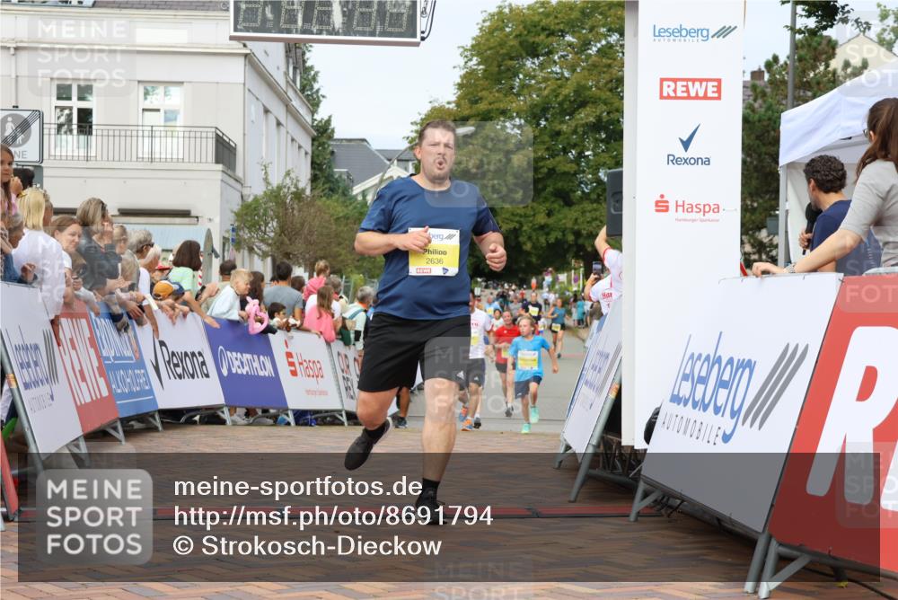 31.08.2025 - 21. Blankeneser Heldenlauf Strokosch-Dieckow http://msf.ph/oto/8691794 31.08.2025 10:25:22 Ziel 2541, 2636, 2383, 2367, 2504 meine-sportfotos.de