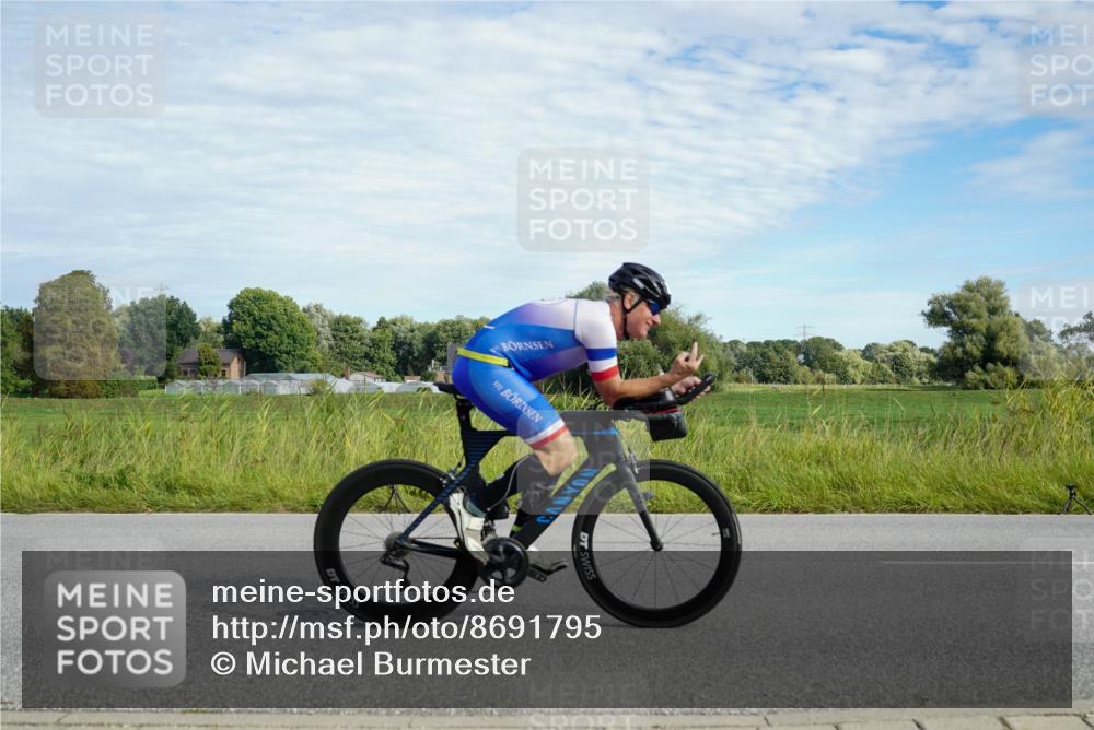31.08.2025 - Elbe Triathlon Hamburg Michael Burmester http://msf.ph/oto/8691795 31.08.2025 10:14:43 Radfahren 566, 643, 679, 756, 845 meine-sportfotos.de