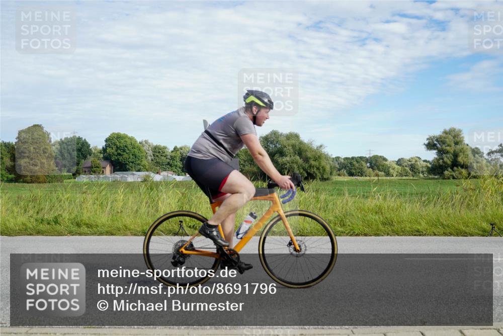 31.08.2025 - Elbe Triathlon Hamburg Michael Burmester http://msf.ph/oto/8691796 31.08.2025 10:14:44 Radfahren 566, 643, 679, 756 meine-sportfotos.de