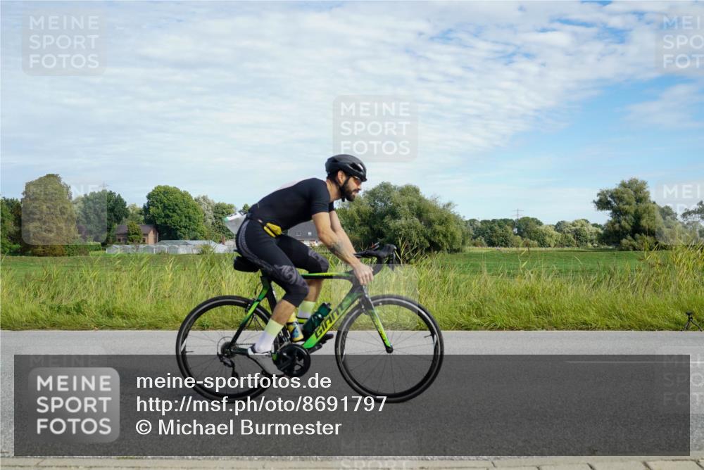31.08.2025 - Elbe Triathlon Hamburg Michael Burmester http://msf.ph/oto/8691797 31.08.2025 10:14:47 Radfahren 566, 615, 643, 679, 717 meine-sportfotos.de