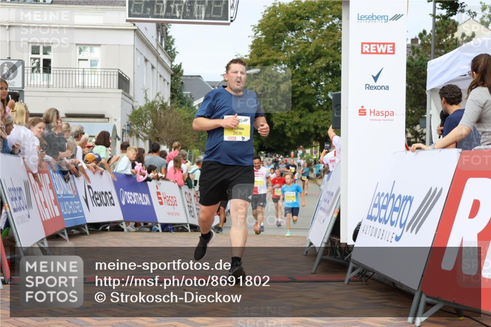 31.08.2025 - 21. Blankeneser Heldenlauf Strokosch-Dieckow http://msf.ph/oto/8691802 31.08.2025 10:25:22 Ziel 2541, 2636, 2383, 2367, 2504 meine-sportfotos.de
