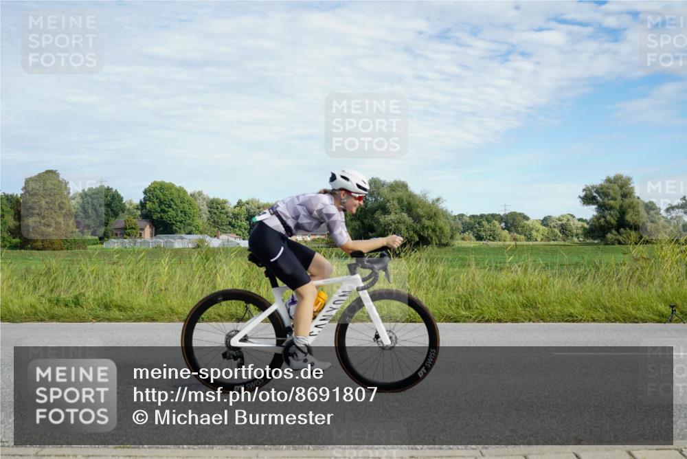 31.08.2025 - Elbe Triathlon Hamburg Michael Burmester http://msf.ph/oto/8691807 31.08.2025 10:15:09 Radfahren 835, 864 meine-sportfotos.de