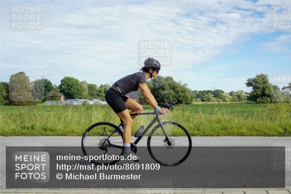 31.08.2025 - Elbe Triathlon Hamburg Michael Burmester http://msf.ph/oto/8691809 31.08.2025 10:15:12 Radfahren 707, 740, 835, 864 meine-sportfotos.de