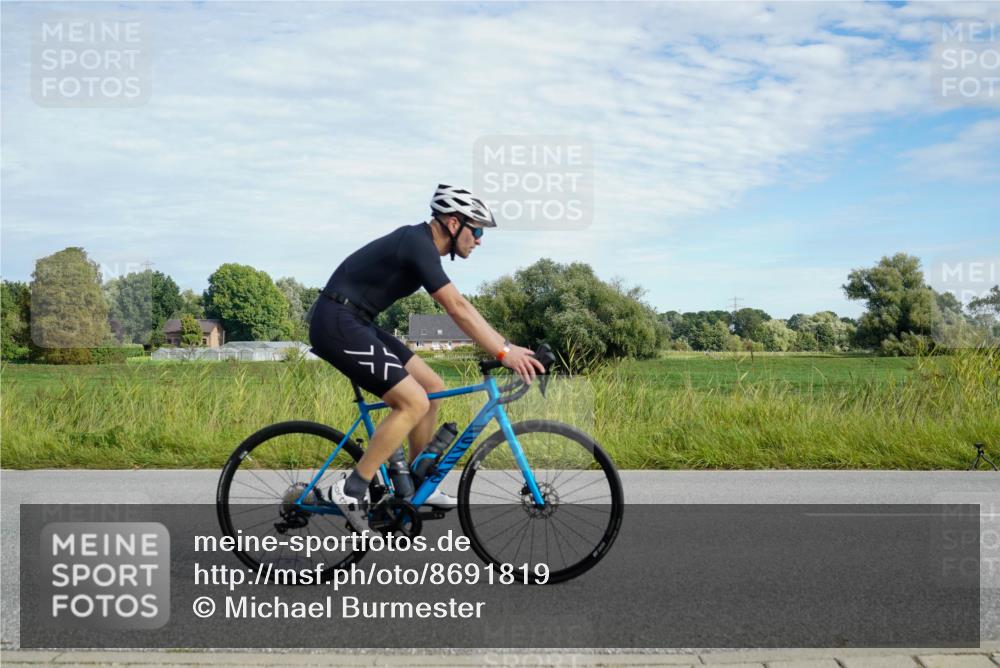 31.08.2025 - Elbe Triathlon Hamburg Michael Burmester http://msf.ph/oto/8691819 31.08.2025 10:15:43 Radfahren 579, 613, 811 meine-sportfotos.de