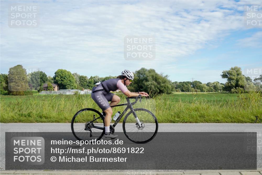 31.08.2025 - Elbe Triathlon Hamburg Michael Burmester http://msf.ph/oto/8691822 31.08.2025 10:15:55 Radfahren 438, 624, 787 meine-sportfotos.de